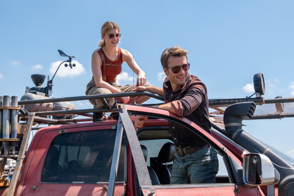 (from left) Kate (Daisy Edgar-Jones) and Tyler (Glen Powell) in Twisters, directed by Lee Isaac Chung.	
	© Universal Pictures, Warner Bros. Pictures and Amblin Entertainment by Melinda Sue Gordon	


